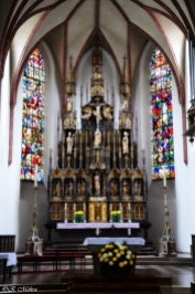 Die Kirche in der Altstadt mit ihrem eigentlich zurückhaltenden und gleichzeitig prächtigen Altar